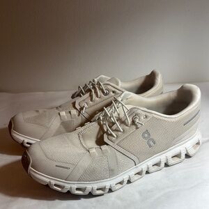 Used On Running women’s light grey Sneakers sz 10 on clouds